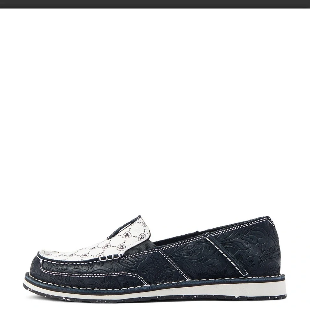 *NWT* Ariat Black and White Women's Slip On Cruiser Shoe - Picture 3 of 5